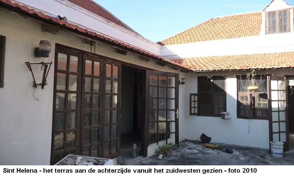 32. Sint Helena terras aan de achterzijde 2010